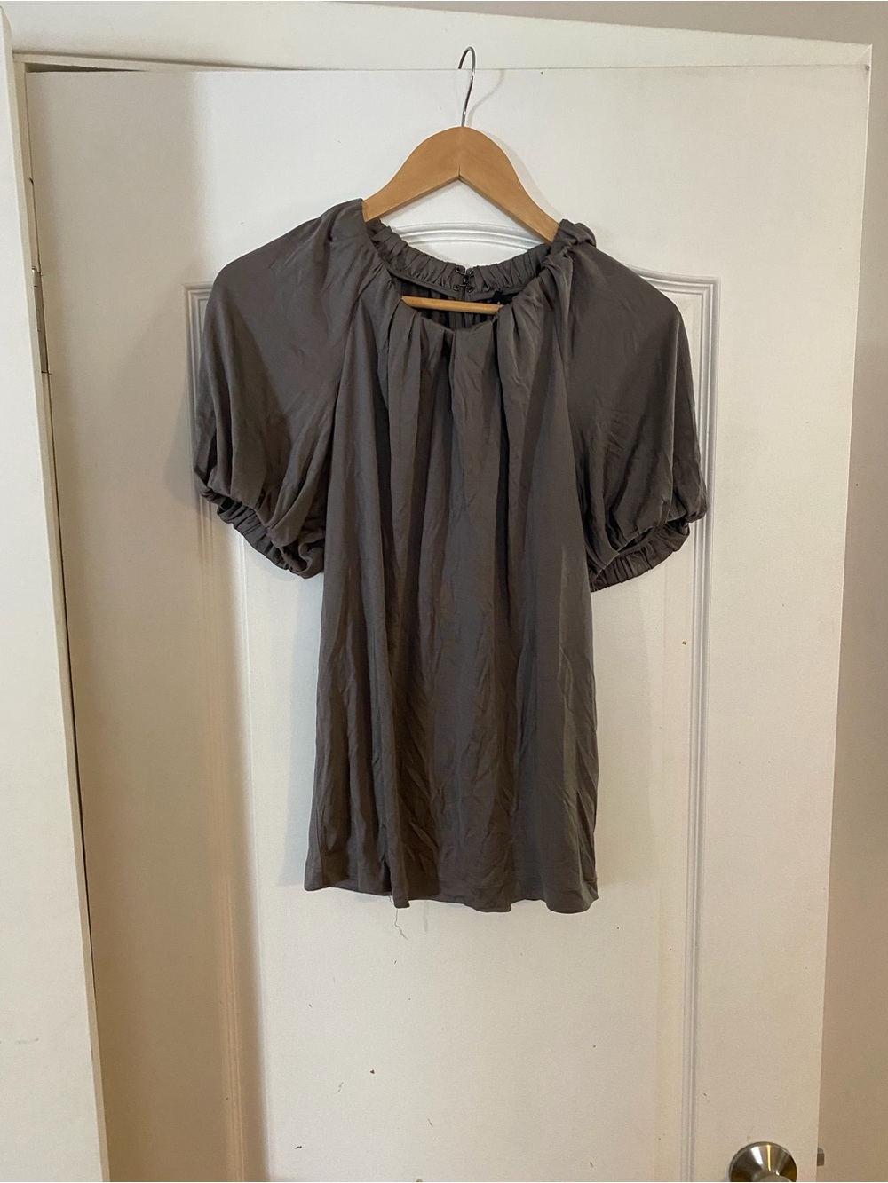 Banana Republic Gray Puff-Sleeve Ruffle Neck Blouse